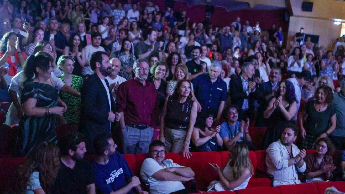 Altın Portakal’da prömiyeri yapılan “Mukadderat” dakikalarca alkışlandı