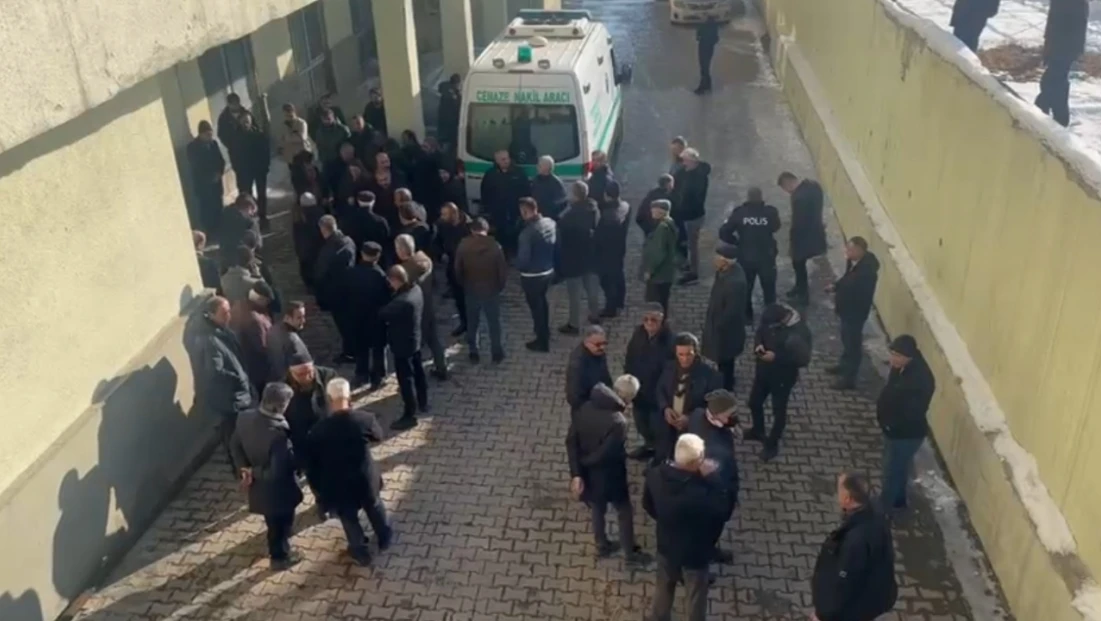 Bakan Tunç: ' 12 yaşındaki Eslem evladımızın vefatı hepimizi derinden üzmüştür'