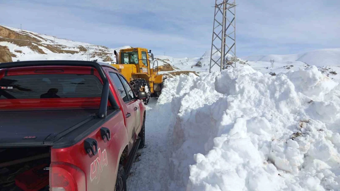 3500 rakımda 2 metrelik karla su kesintisine 'dur' dediler