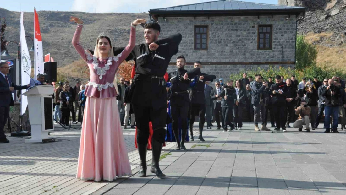 Kars’ta festival renkli görüntülere sahne oldu