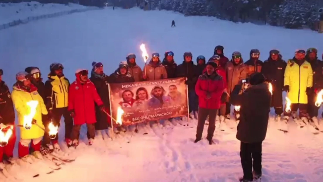 Genç kayakçılar, Bursa’daki yangında ölen kayakçıları andı