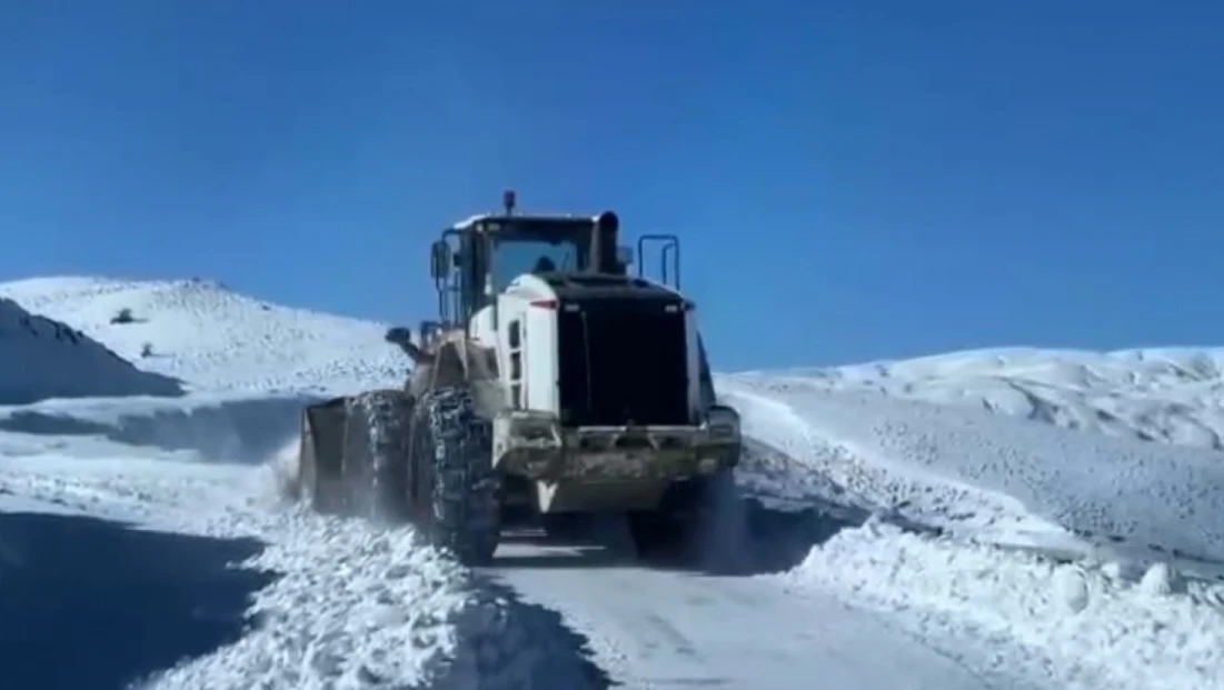 Muş’ta kar ve tipi nedeniyle kapanan köy yolları ulaşıma açıldı