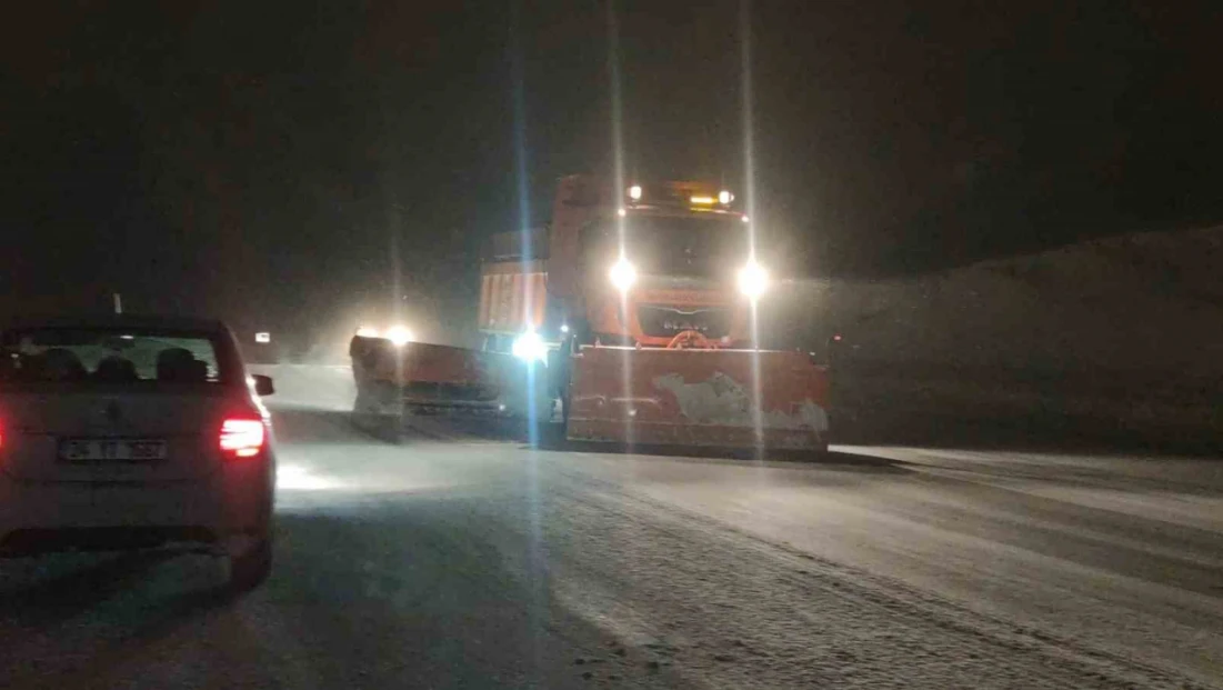 Son dakika: Van'da 341 köy yolu kapandı, okullar tatil edildi