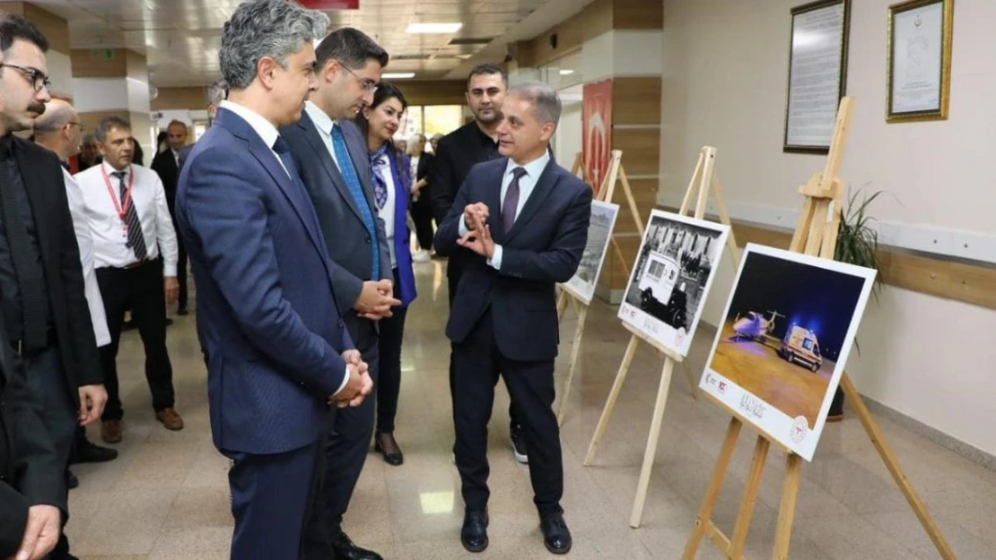 '100 Yıldır Aynı Aşk ve Heyecanla' temalı fotoğraf sergisi