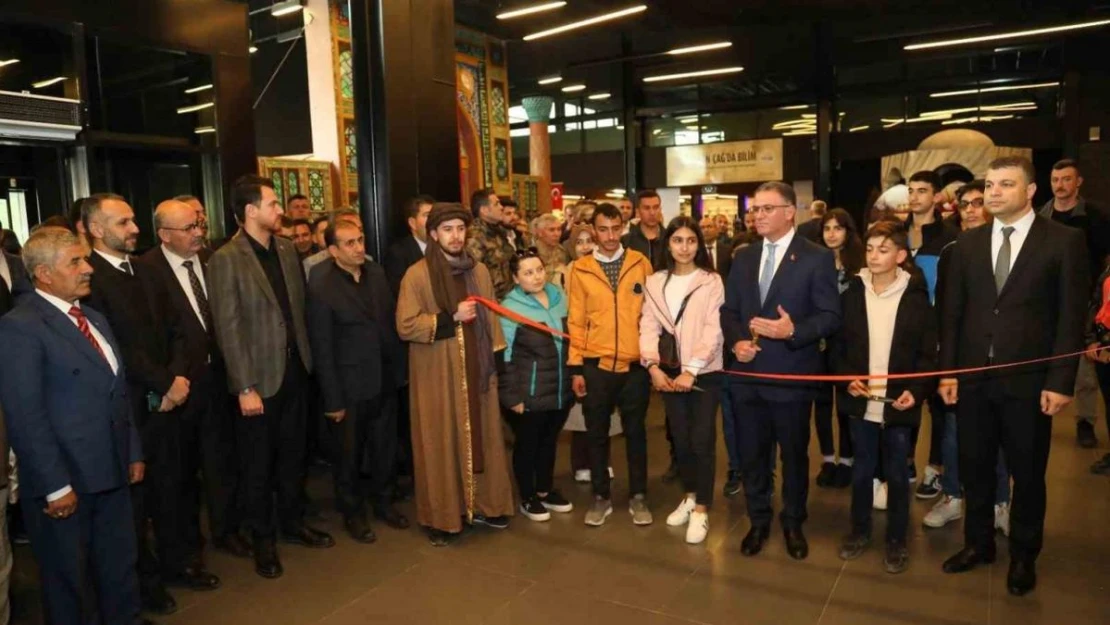 'Altın Çağ'da Bilim' sergisi ziyarete açıldı