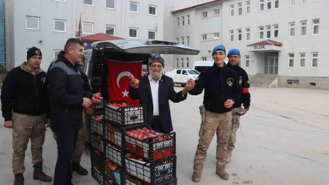 'Elmacı Dede' Hakkari'de