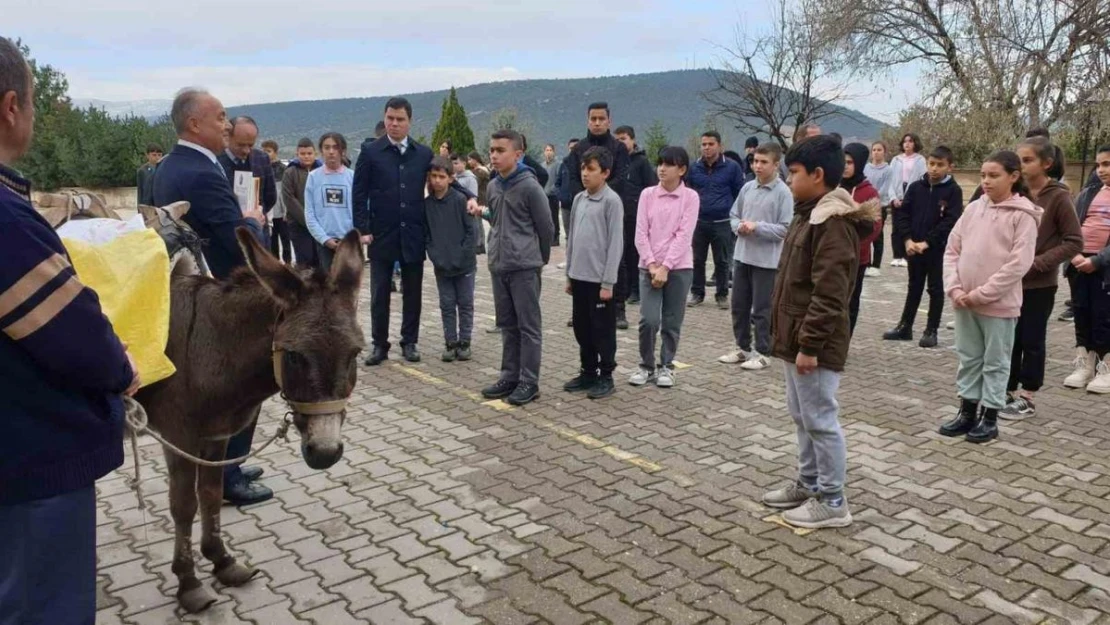 'Eşekli Dostoyevski' Bursa Orhaneli'de çocuklarla buluştu