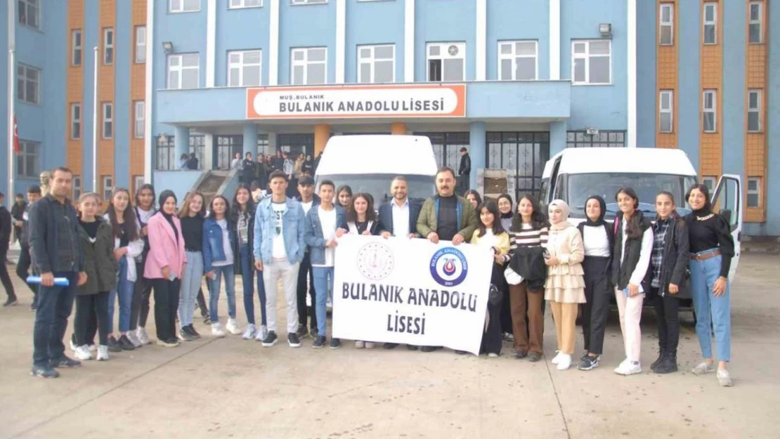 'Geri Dönüşüm' sınavında başarılı olan öğrencilere geri dönüşüm tesisi gezisi ödülü