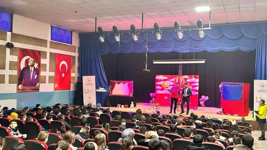 'Gülümseyin Geliyoruz' Aşkale'de çocuklarla buluştu