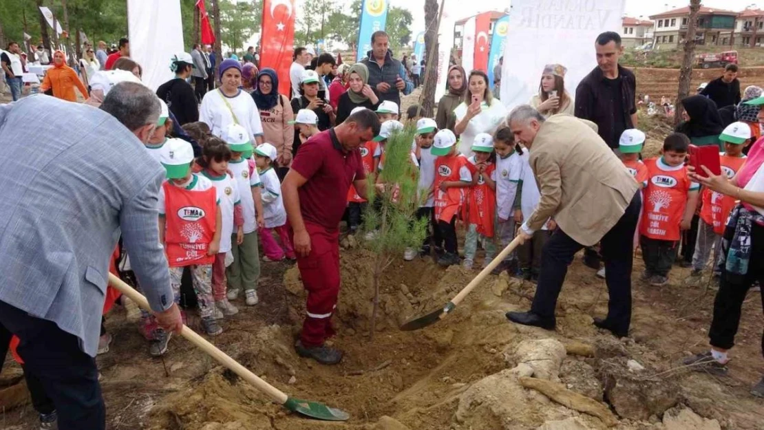 'Milli Ağaçlandırma Günü'nde Manavgat yangın bölgesinde ağaç dikimi yapıldı