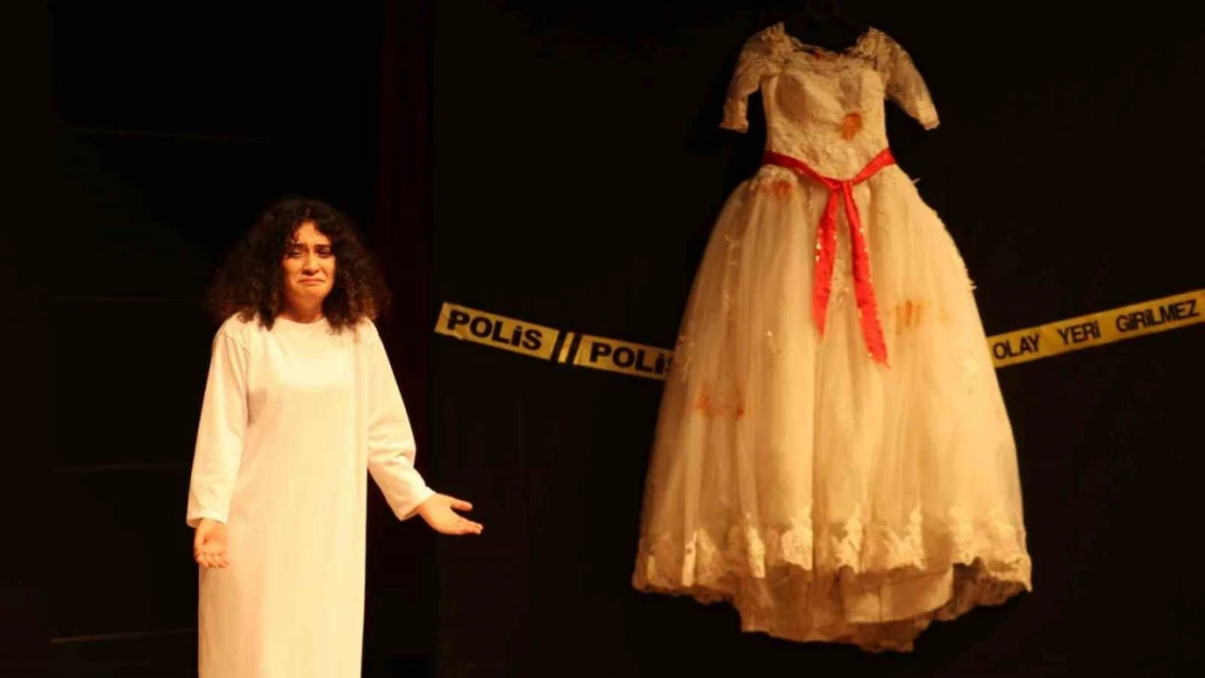 'Ölüm Kadın Meselesi' Taşova'da sahnelendi