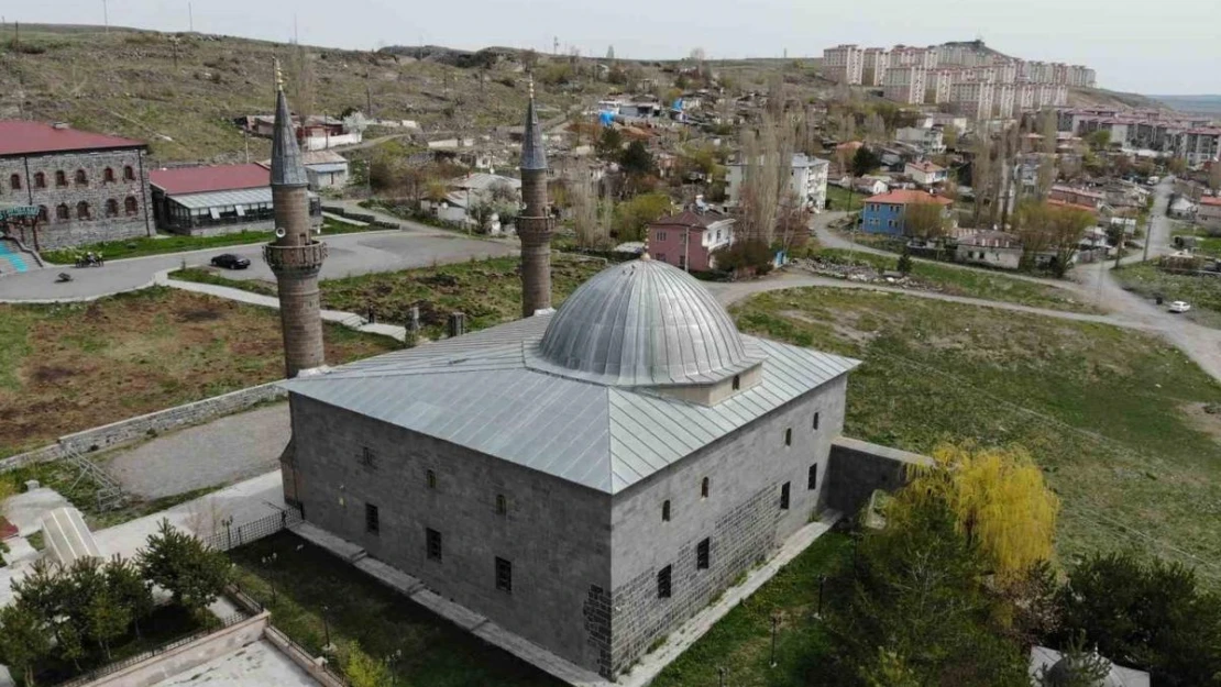 'Ulu Camii'de Ermeniler 285 Türk'ü diri diri yaktı'