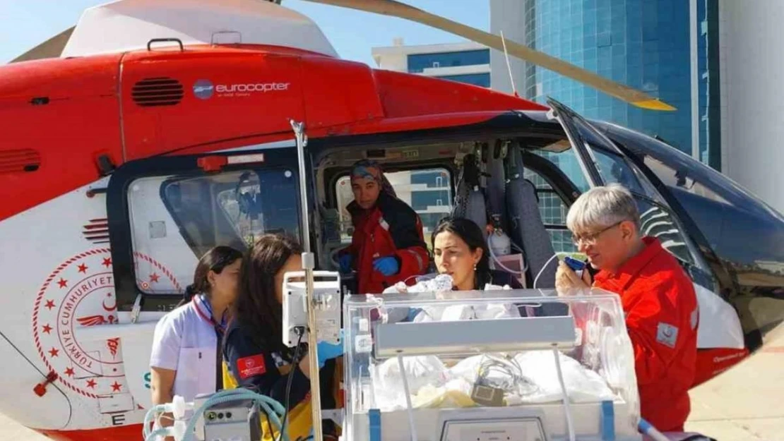 15 günlük bebek hava ambulans helikopter ile İstanbul'a sevk edildi