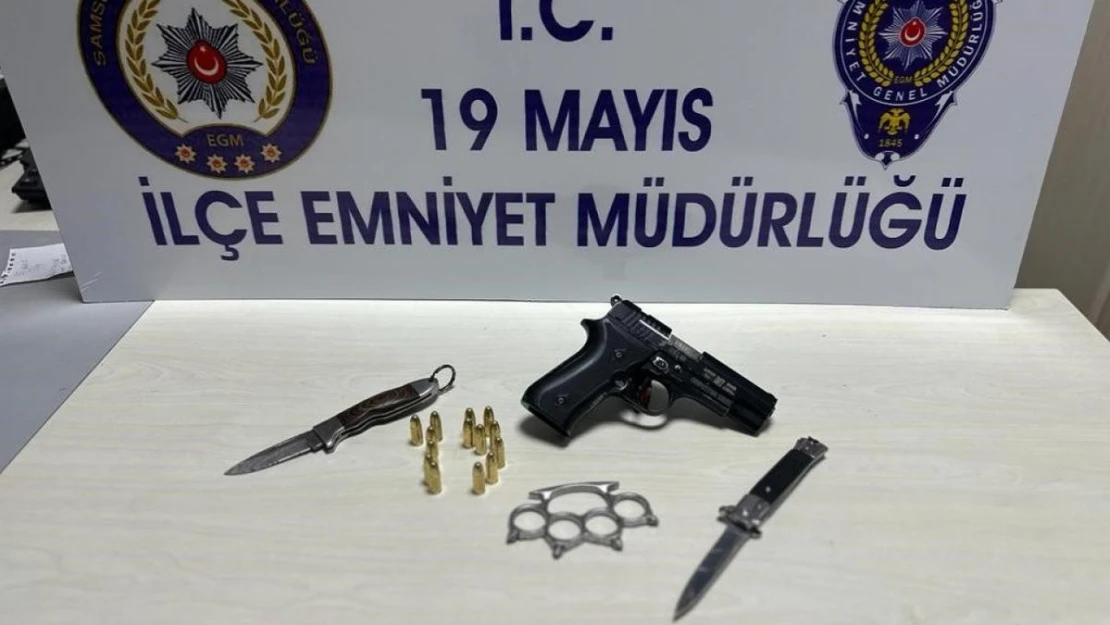 19 Mayıs ilçesinde 3 araçta silah ele geçirildi