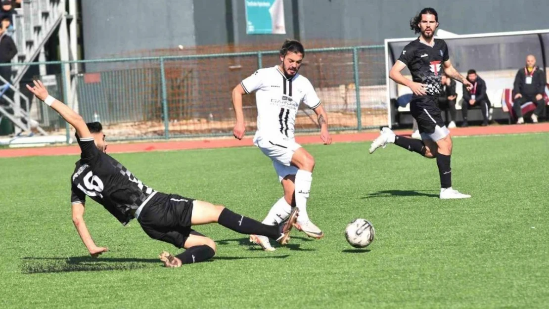 1965 Manisa Spor Kulübü şampiyonluk yarışında yara aldı