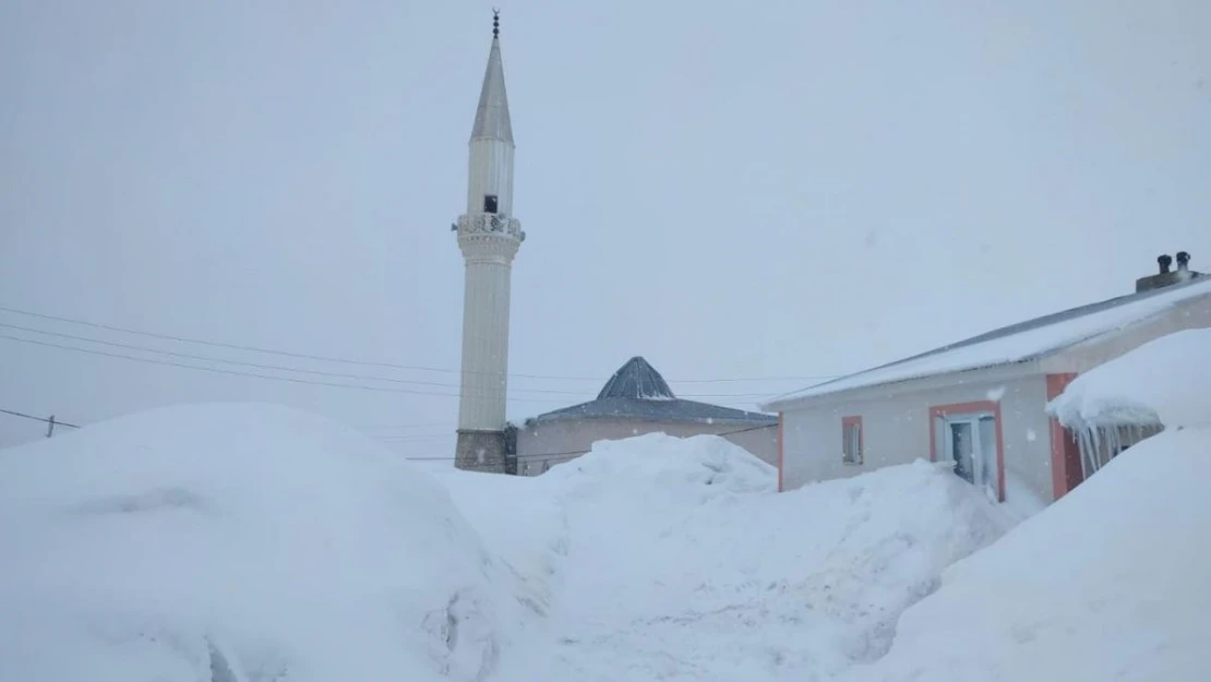 2 bin 444 rakımda bahara hasret köy