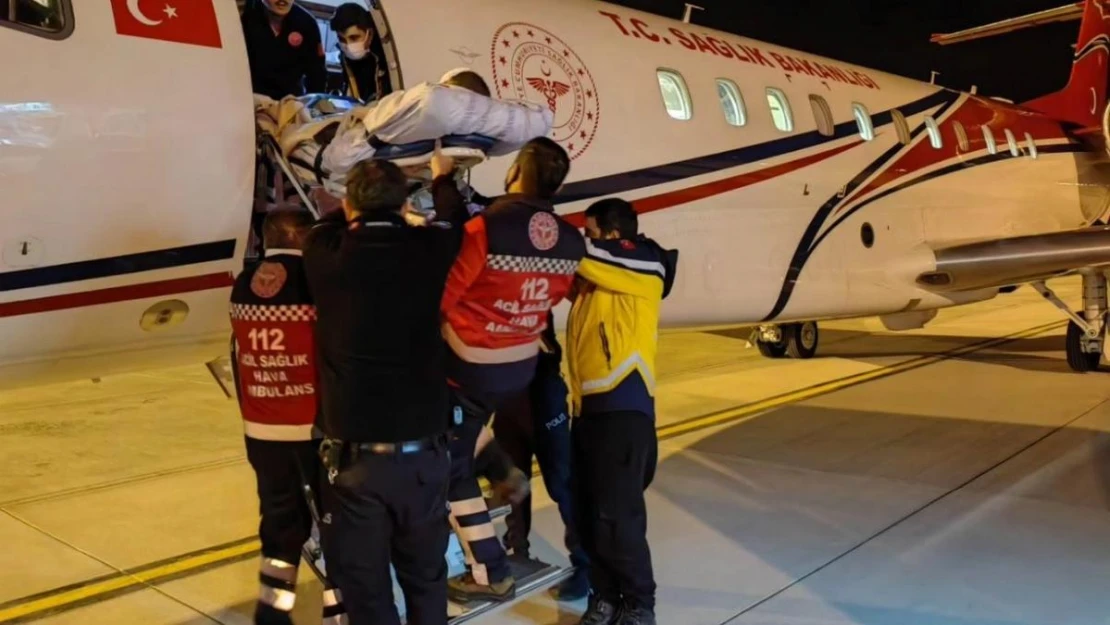 20 yaşındaki genç ambulans uçakla Ankara'ya sevk edildi