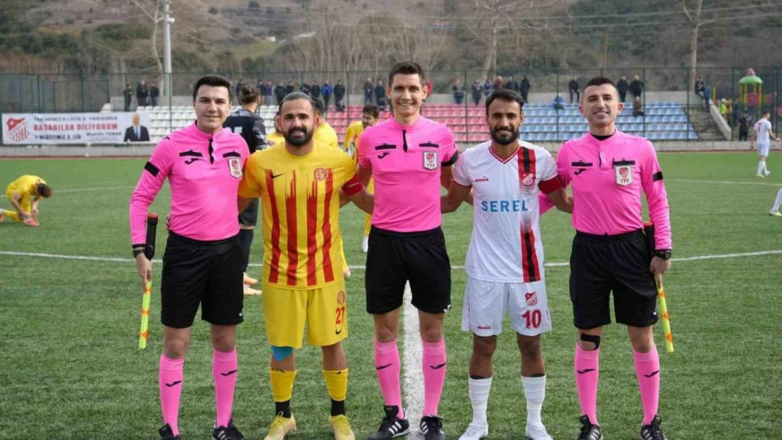 2015 yılında takım arkadaşı olan hakem Ceyhun Elmas ve futbolcu Fatih Özçelik'e tepki