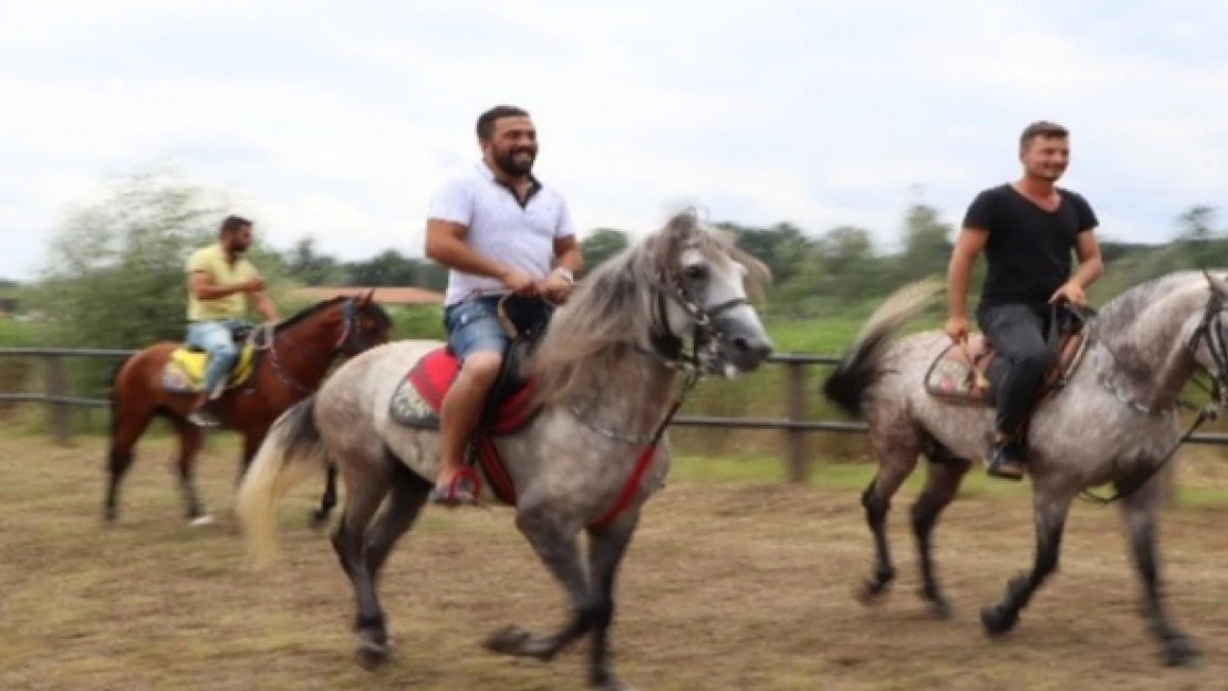 Yakutiye'de  Geleneksel Rahvan At Yarışları Heyecanı Başlıyor