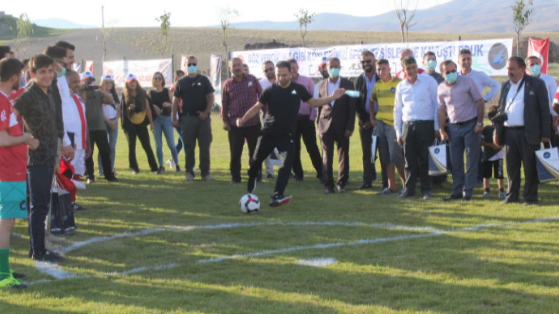 Kırsal mahallelere spor tesisleri yapılıyor