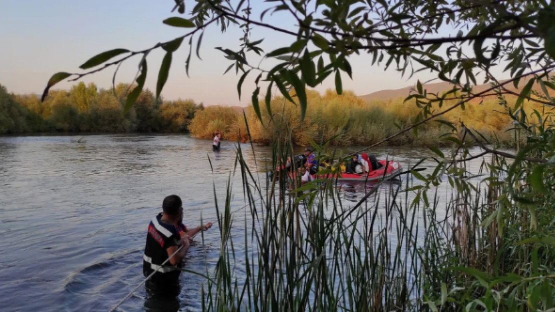 Piknik yaparken barajın ortasında mahsur kaldılar