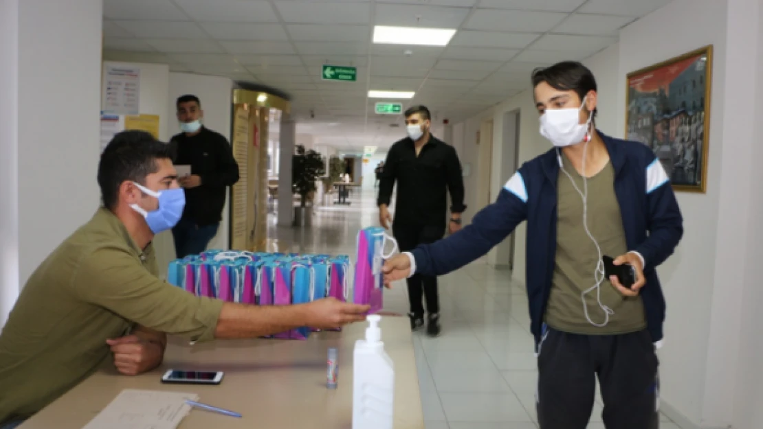 Aziziye Belediyesi'nden öğrencilere hijyen seti