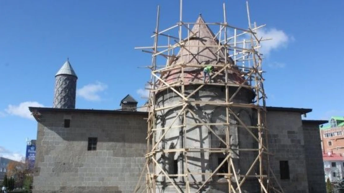 Erzurum tarihine sahip çıkıyor