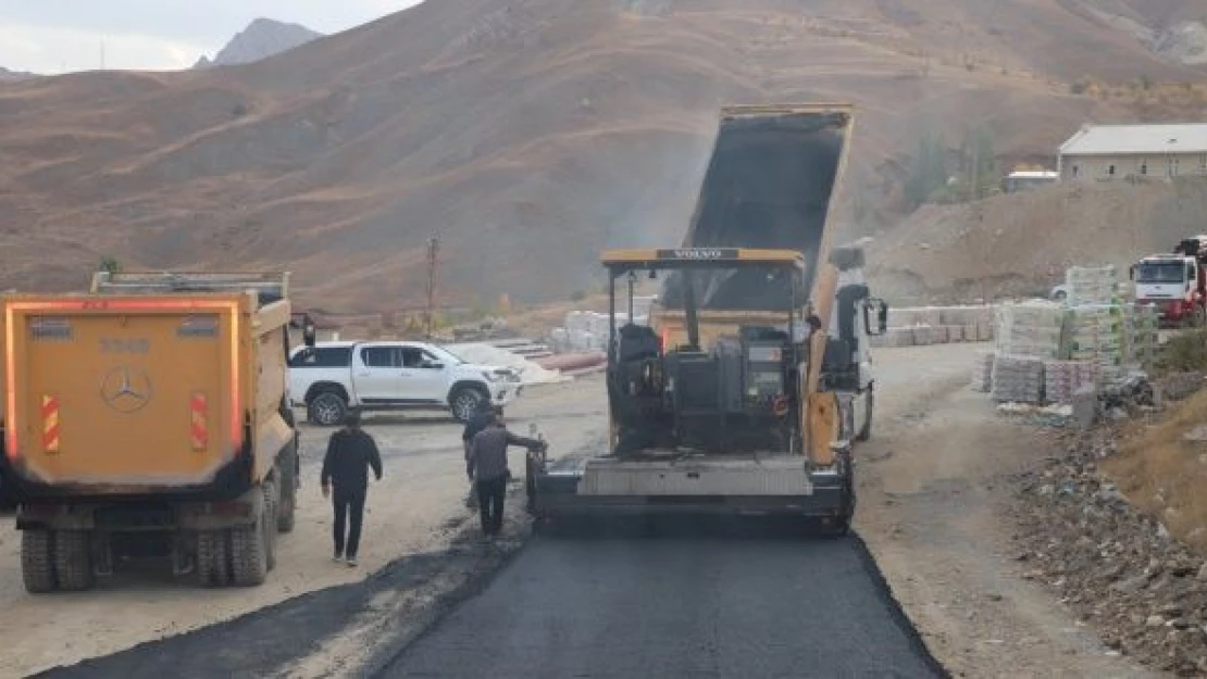 Hakkari'de asfalt çalışmaları