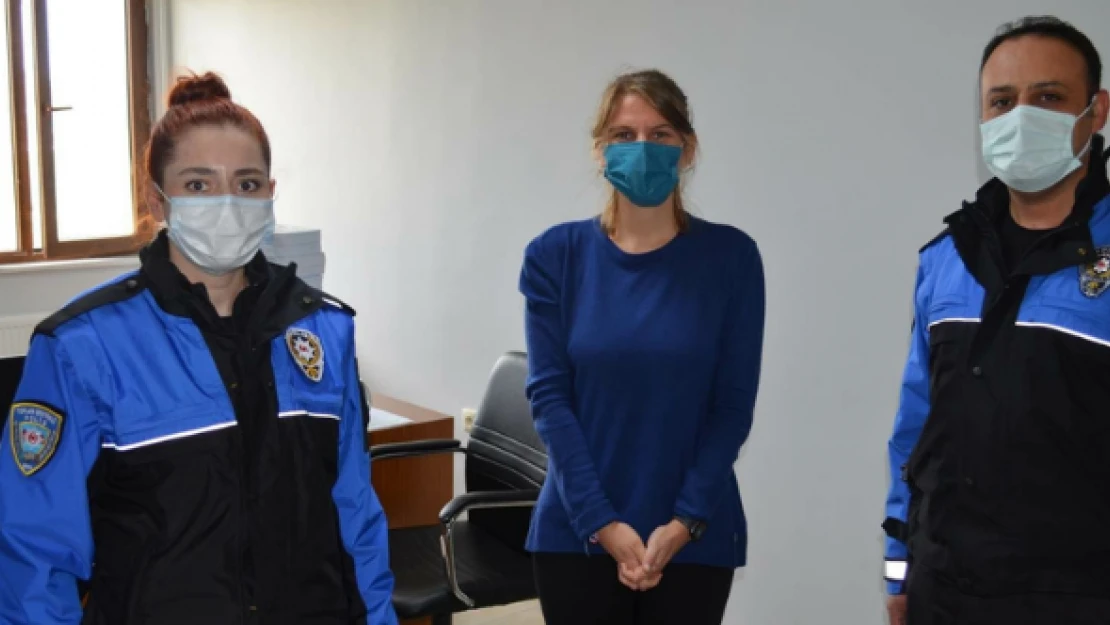 Polis dar gelirli öğrencilere yardım eli uzattı