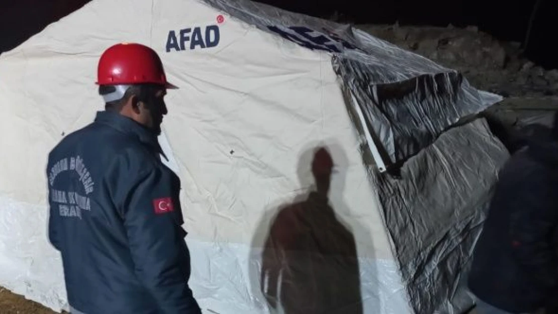 Deprem mağdurlarına sıcak çadır yardımı