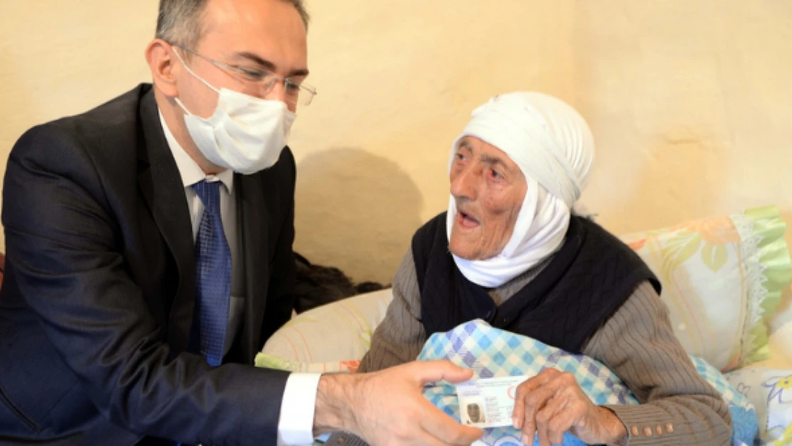 108 yaşında çipli kimlik taşıyacak