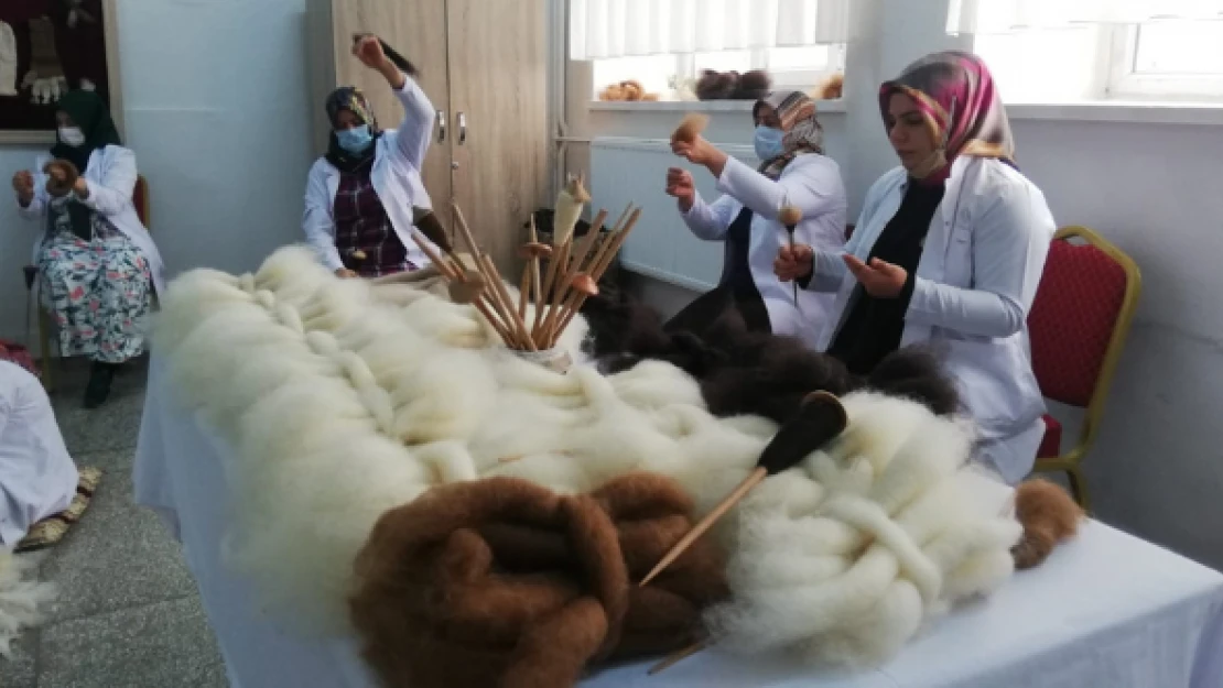 Olgunlaşma Enstitüsü kaybolmaya yüz tutan sanatlara sahip çıkıyor