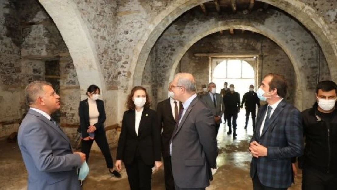 Vali Toroman, Madeni ziyaret etti