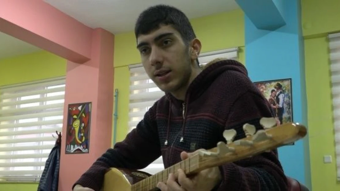 Otizmli Muhammed, yeteneğiyle herkesi şaşırtıyor