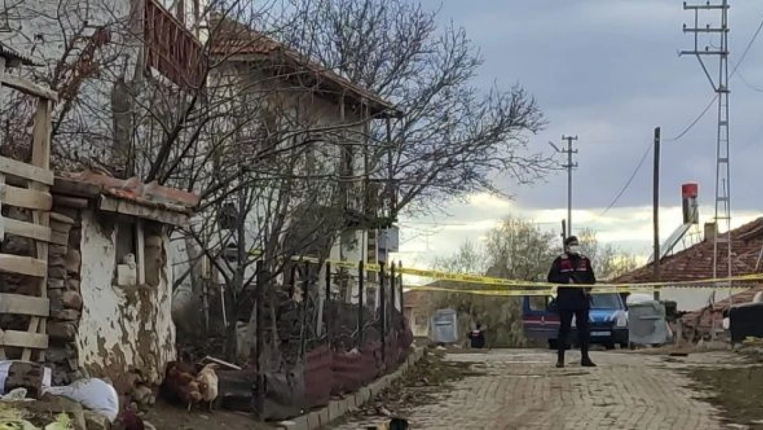 Acımasız anne 1 aylık bebeğini sobaya attı