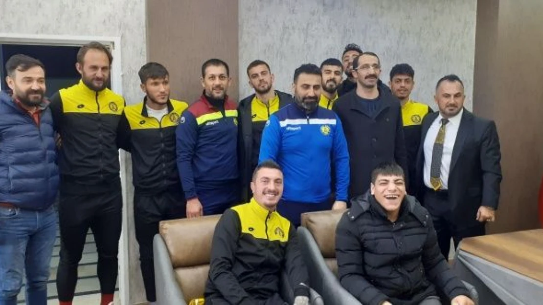 Ağrıspor engelli Azat'a can suyu oldu