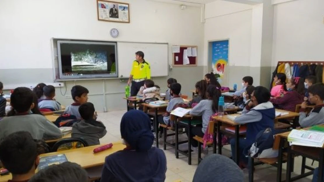 Polisler 2 bin 500 öğrenciye trafik eğitimi verdi