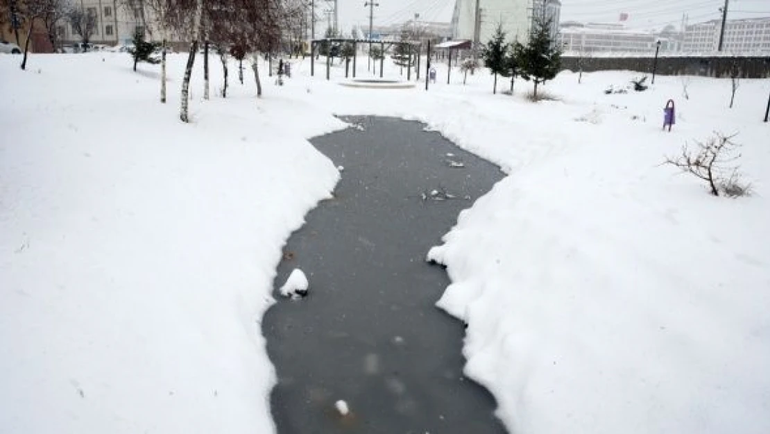 Bitlis'te eğitime kar engeli