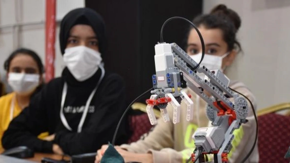 Elazığ'da Robotik ve Kodlama Proje Şenliği başladı