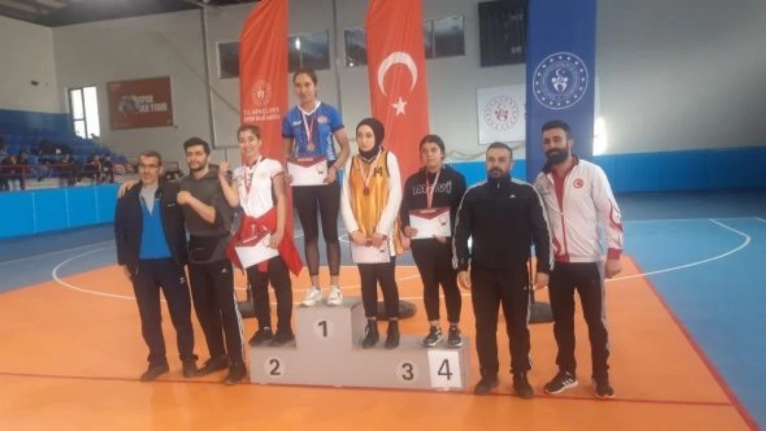 Hakkarili sporcular 7 madalya ile döndü