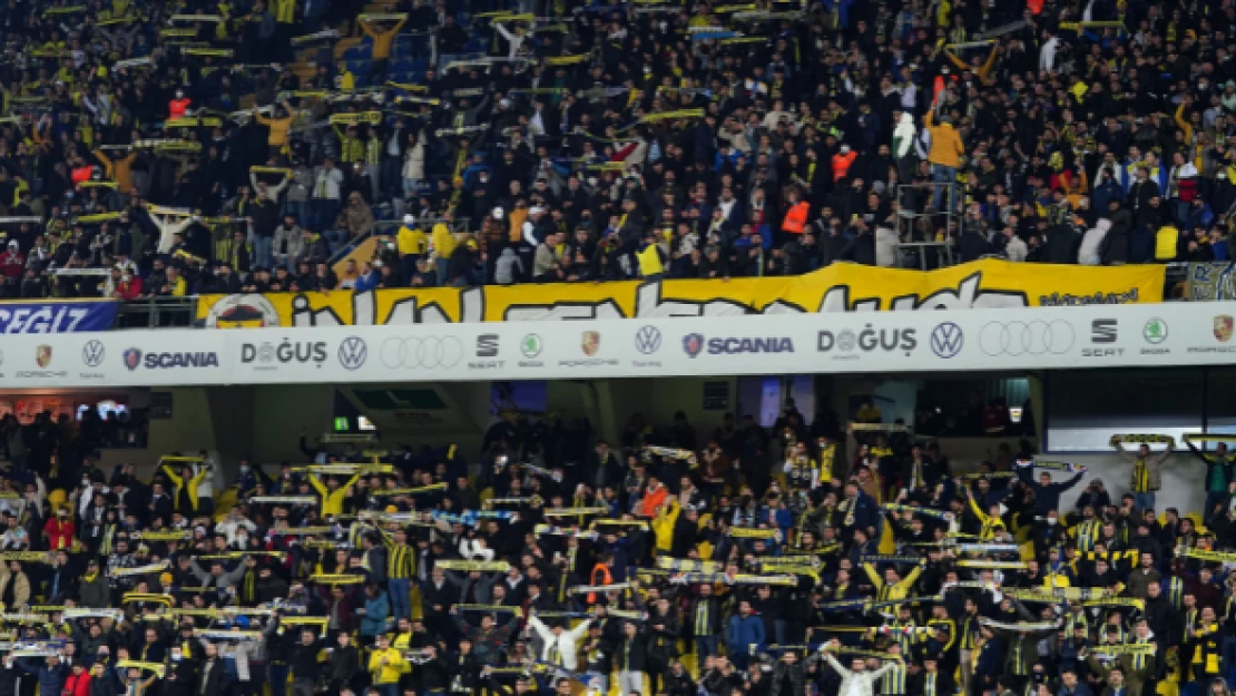Kadıköy'de tribünlerden alkış ve protesto sesleri yükseldi