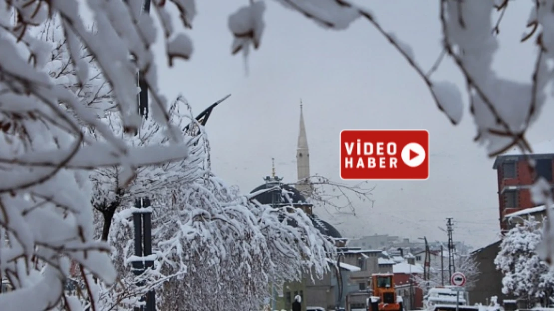 Kar yağışı nedeniyle 10 köye ulaşım sağlanamıyor