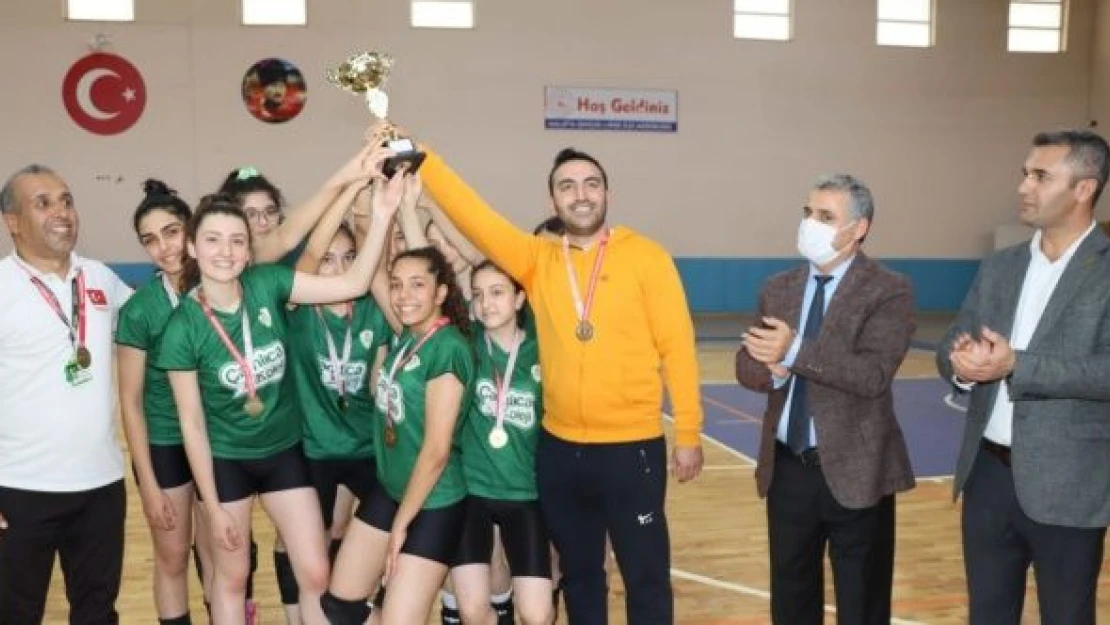 Voleybol il şampiyonası maçları başarıyla sonuçlandı