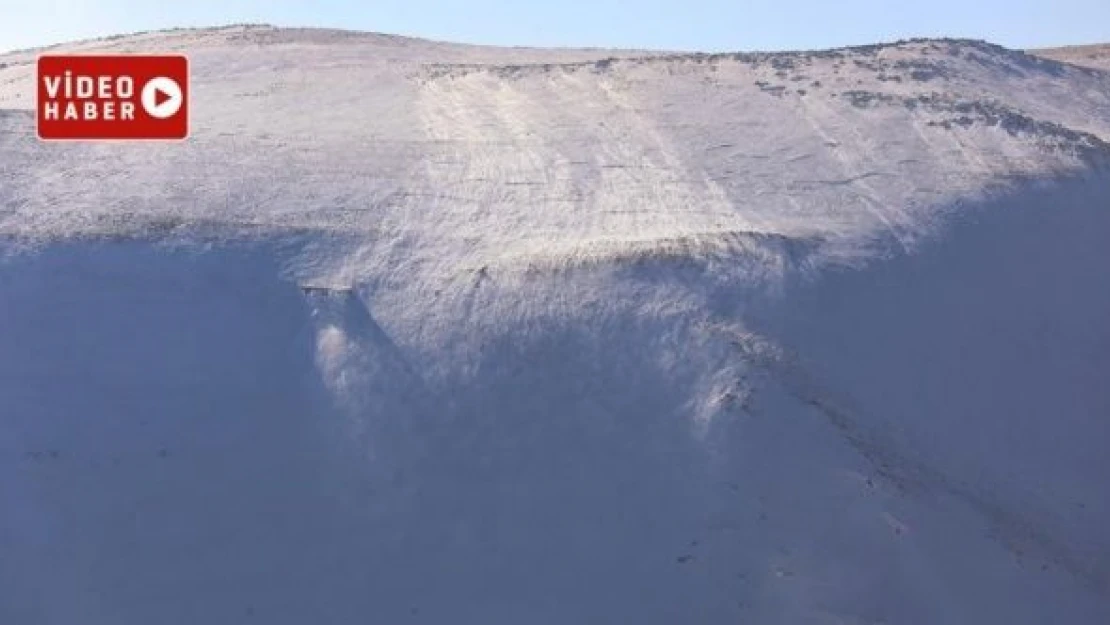 Kışın korkulu rüyası 'kar şelalesi' görüntülendi