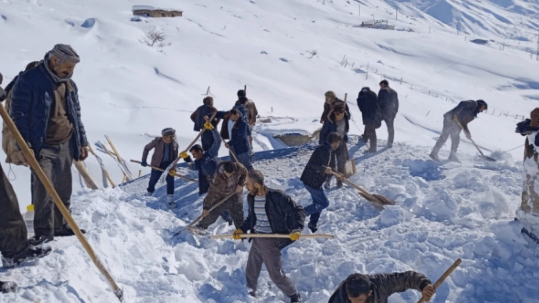 Komşu komşunun 'kazmasına' muhtaçtır