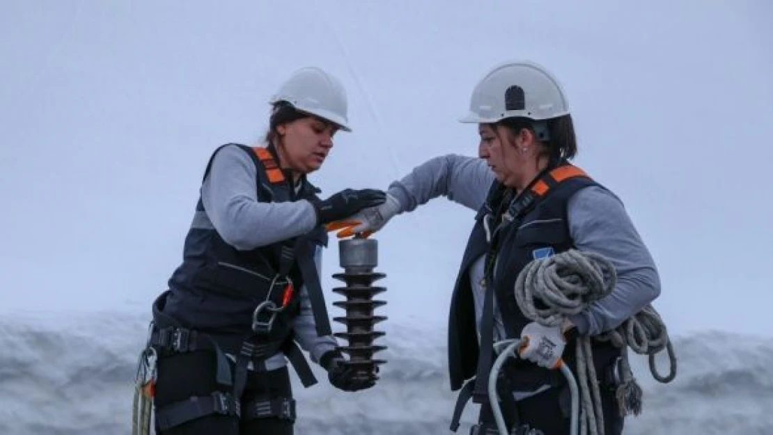 Hakkari'de elektrikler kadınlara emanet