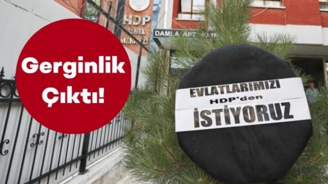 Acılı ailelerden HDP'ye siyah çelenk!