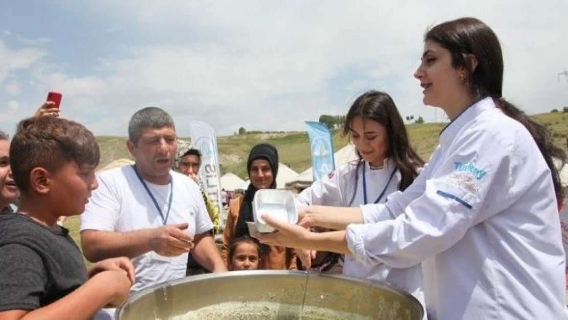 30 ilin el sanatları ve yöresel lezzetleri Ahlat'ta görücüye çıktı