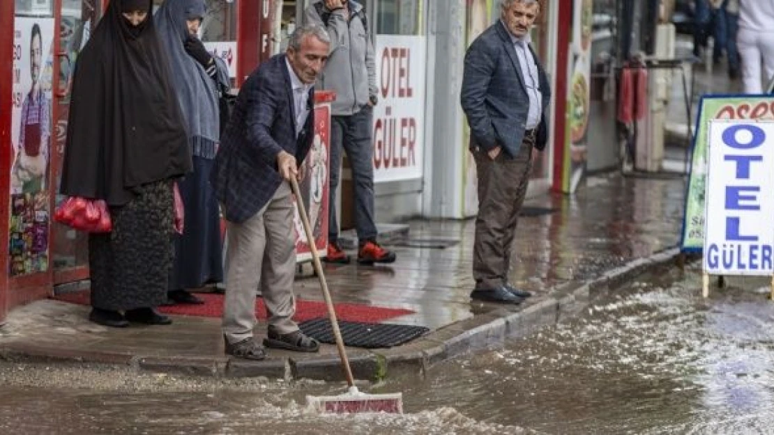 Erzurum'da ulaşım aksadı!