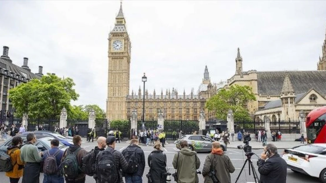 İngiltere Başbakanı Johnson güvenoyunu aldı